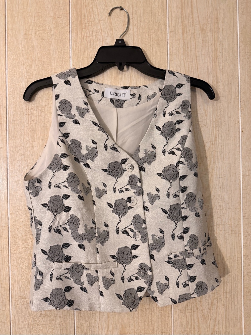 Sleeveless Button-Front Floral Vest and Skort SET in White and Gray